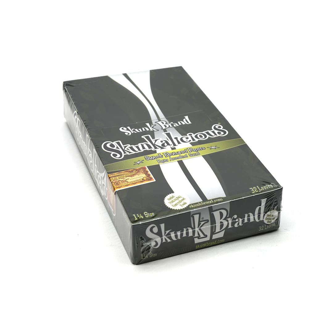 Skunkalicious Sweet Skunk 1 1/4 Superfine Rolling Paper